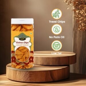 "Ek transparent plastic jar mein rakhe hue crispy Quinoa chips, plain background ke saath, professional product photography."